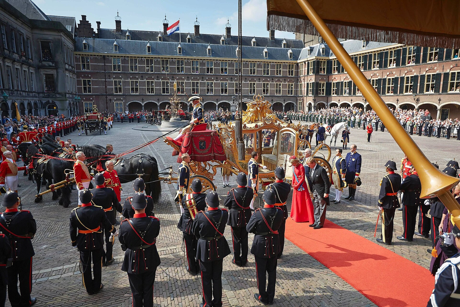Ceremonieel vertoon op het Binnenhof tijdens Prinsjesdag