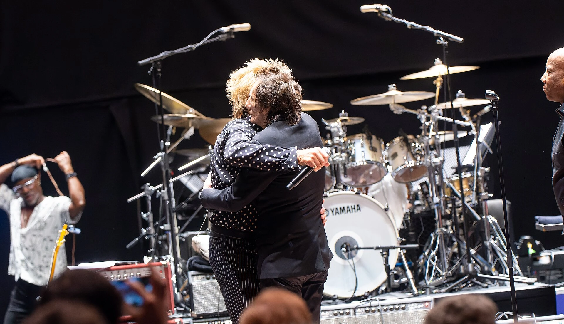 Rod Stewart op het podium tijdens een concert