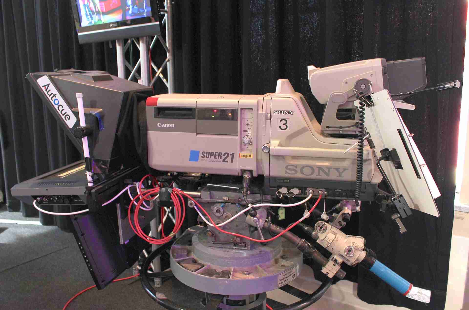Professionele televisiecamera in een studio