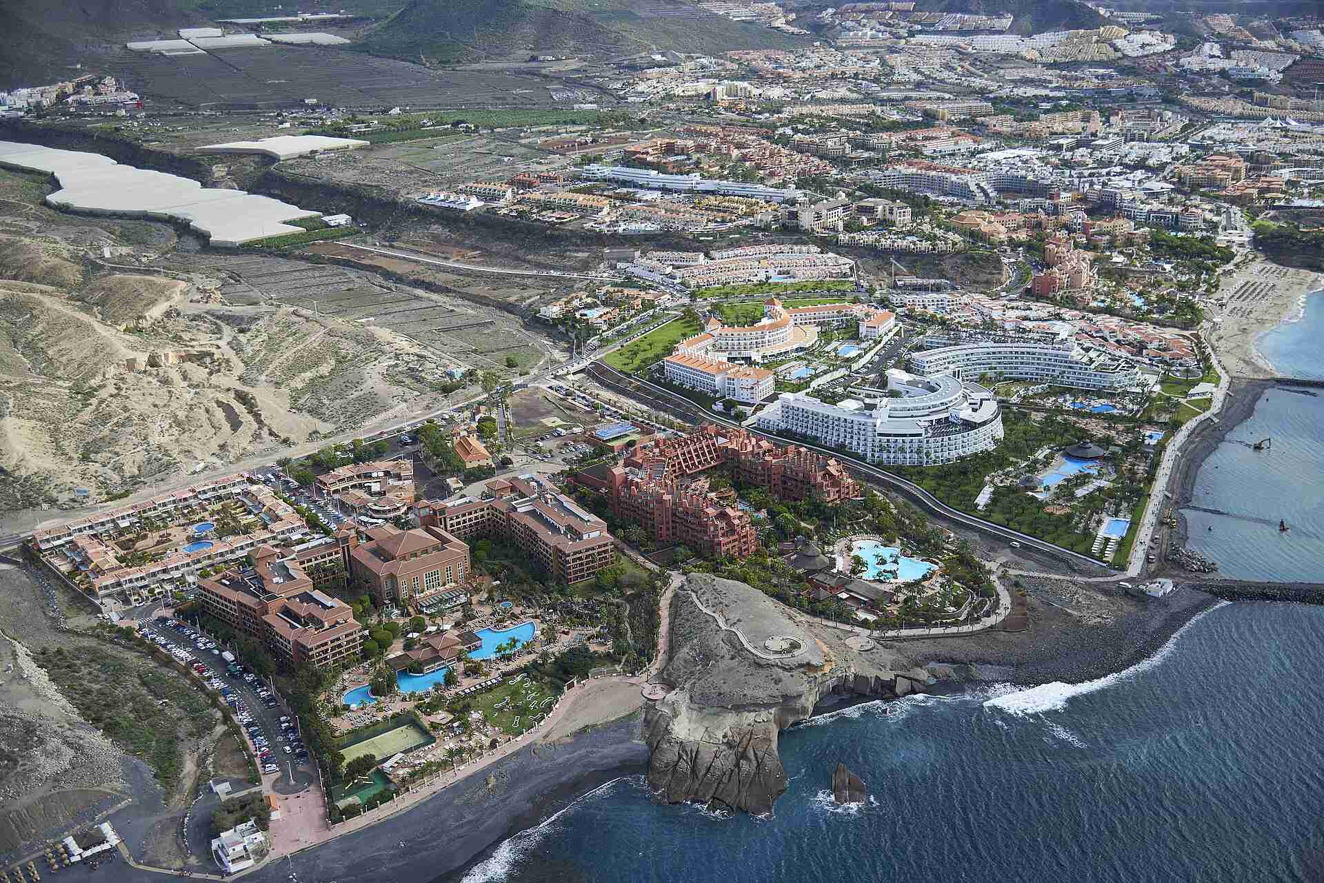 Tien singles op Tenerife stellen harde eisen: &lsquo;E&eacute;n was aan het zoeken naar een man van minimaal 1,66 meter&rsquo;