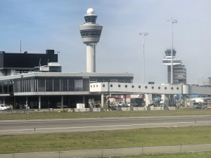 Terminal en verkeerstoren van Schiphol